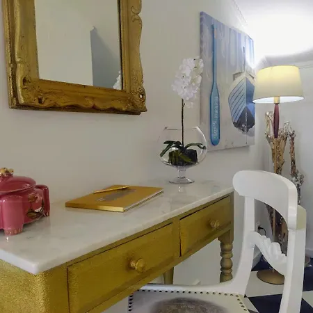 Attic Bay * Câmara de Lobos