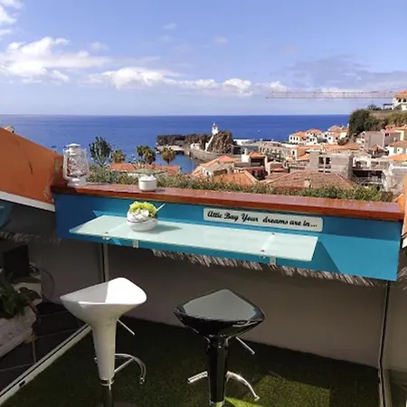 Attic Bay - Cozy With Sea View