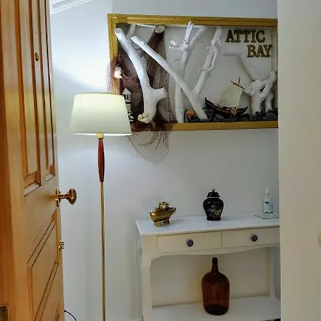 Attic Bay - Cozy With Sea View Apartmán