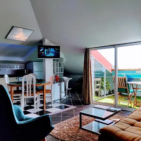 Attic Bay - Cozy With Sea View Apartmán