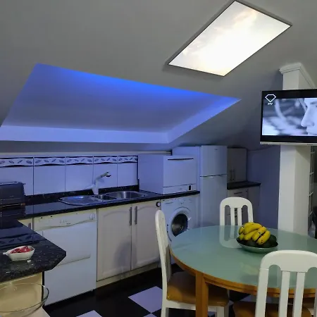 Attic Bay - Cozy With Sea View