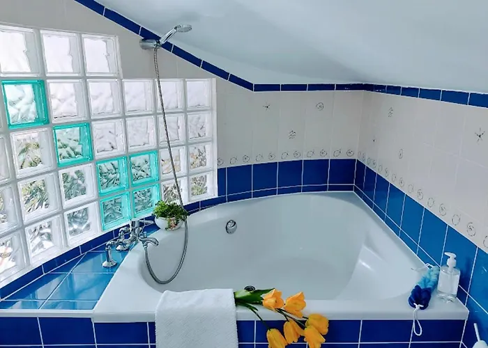 Attic Bay Камара-де-Лобуш