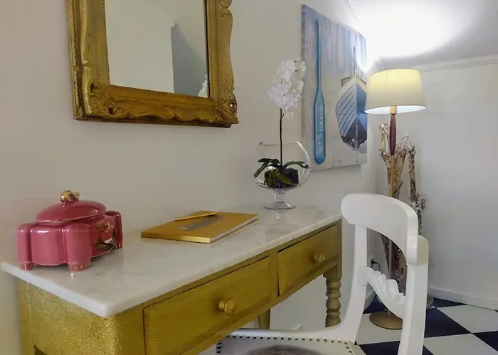 Attic Bay * Câmara de Lobos