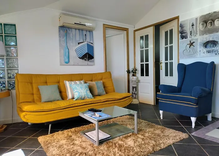 Attic Bay Апартаменты